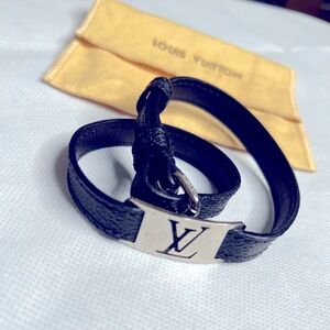 Men’s Louis Vuitton Sign It Bracelet🖤